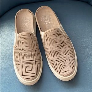 Woman’s slide sneakers